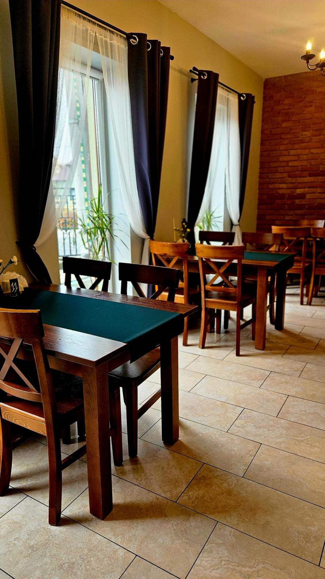 Gosciniec Pod Lilijka Hotel Podzamcze  Bagian luar foto